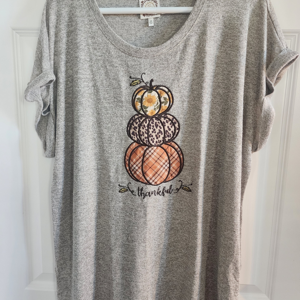 Gray Thankful Pumpkin Graphic T-Shirt